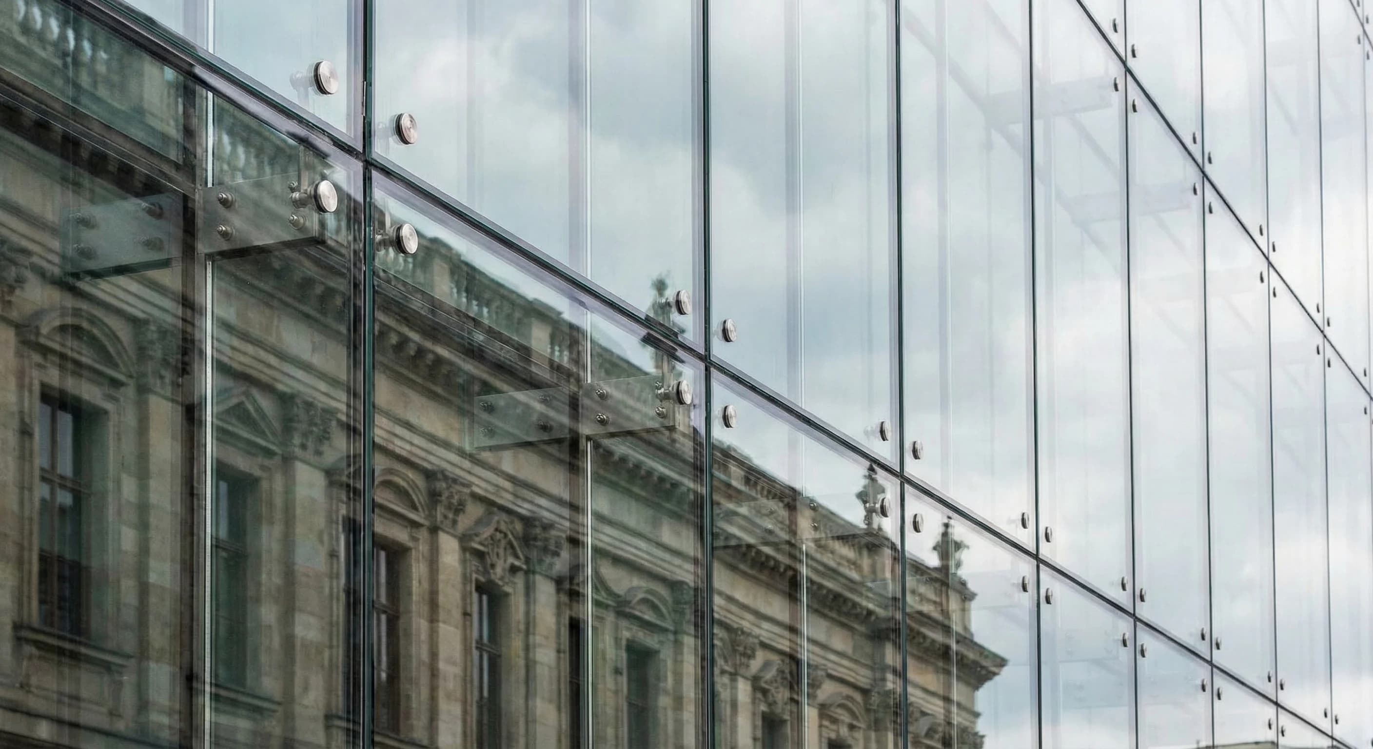 Стъклени фасади